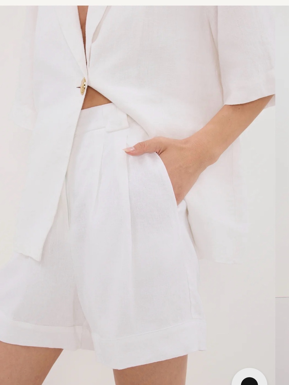 DISSH White High-Waist Pleated Linen Shorts